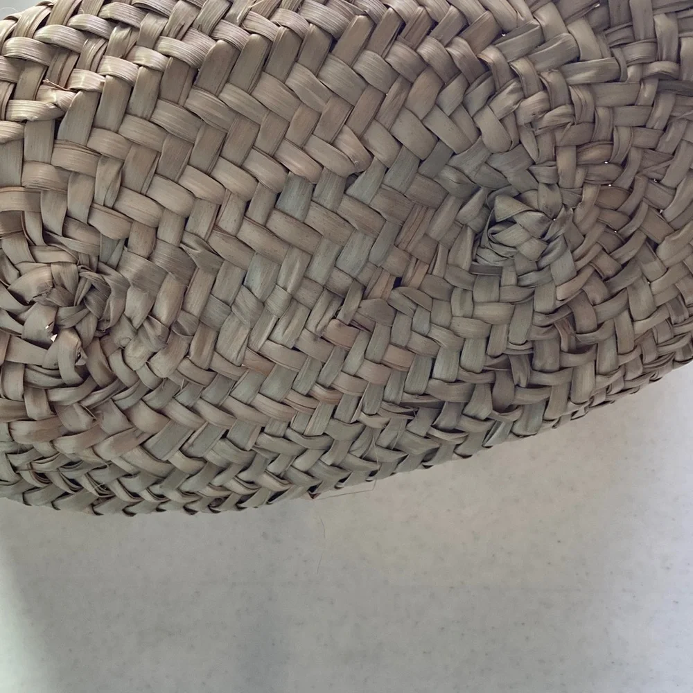 “French Riviera” script: Tan Woven Tote Bag - Picture 4 of 13